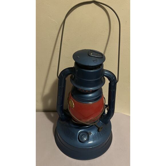 Vtg Dietz No. 100 Blue Kerosene Oil Lantern with Red Globe Made In N.Y U.S.A. - Picture 1 of 10